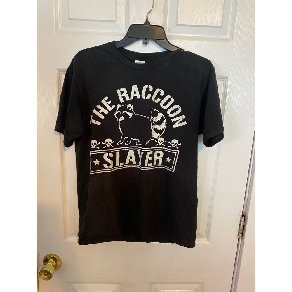 Port & Company The Raccoon Slayer Graphic T-Shirt Black Mens Medium‎ Skull Print